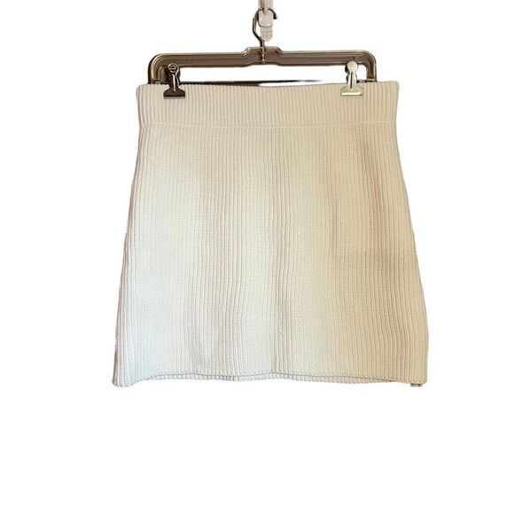 NWT! Zara white knitted mini skirt. Size large - Picture 1 of 9